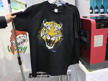 Shfaqja e T-shirt të zezë